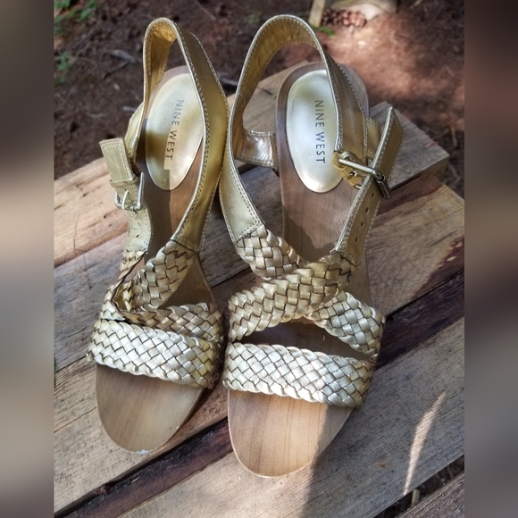 Size 9 Nine West High Heel Platform Shoes Ladies Gold Wood Sandals - Picture 1 of 8